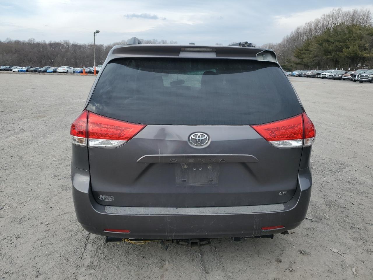 2011 Toyota Sienna - Image 6