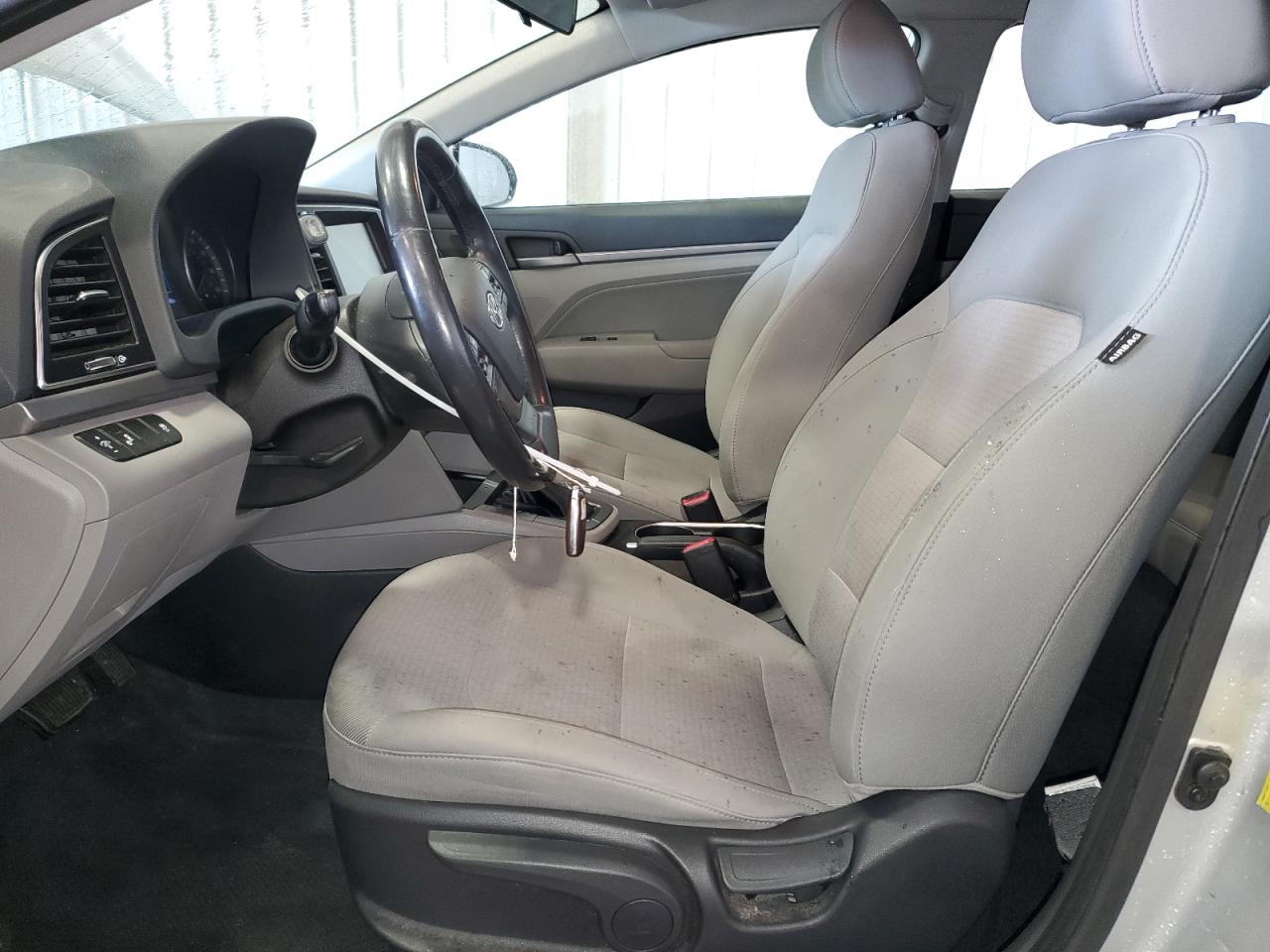 2017 Hyundai Elantra - Image 7