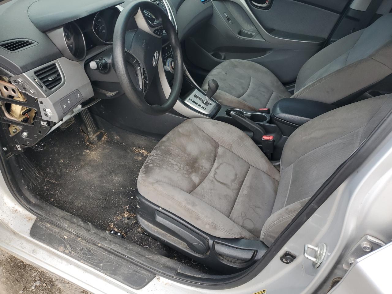 2012 Hyundai Elantra - Image 7