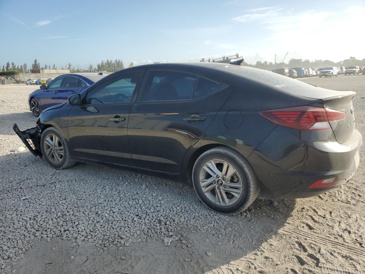 2019 Hyundai Elantra - Image 2