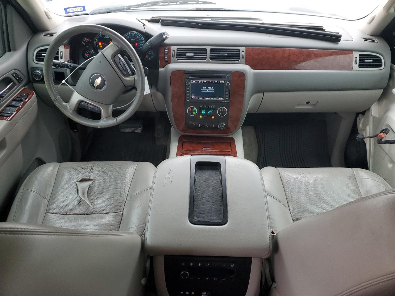 2011 Chevrolet Suburban - Image 8