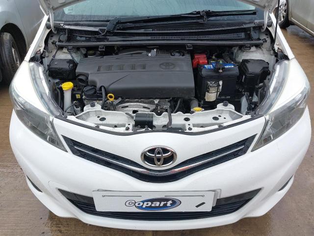 2013 TOYOTA YARIS TR V