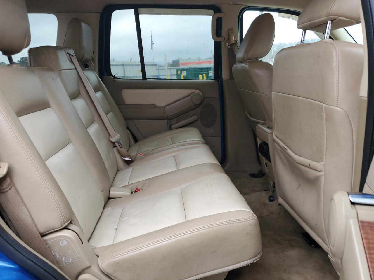 2010 Ford Explorer - Image 11