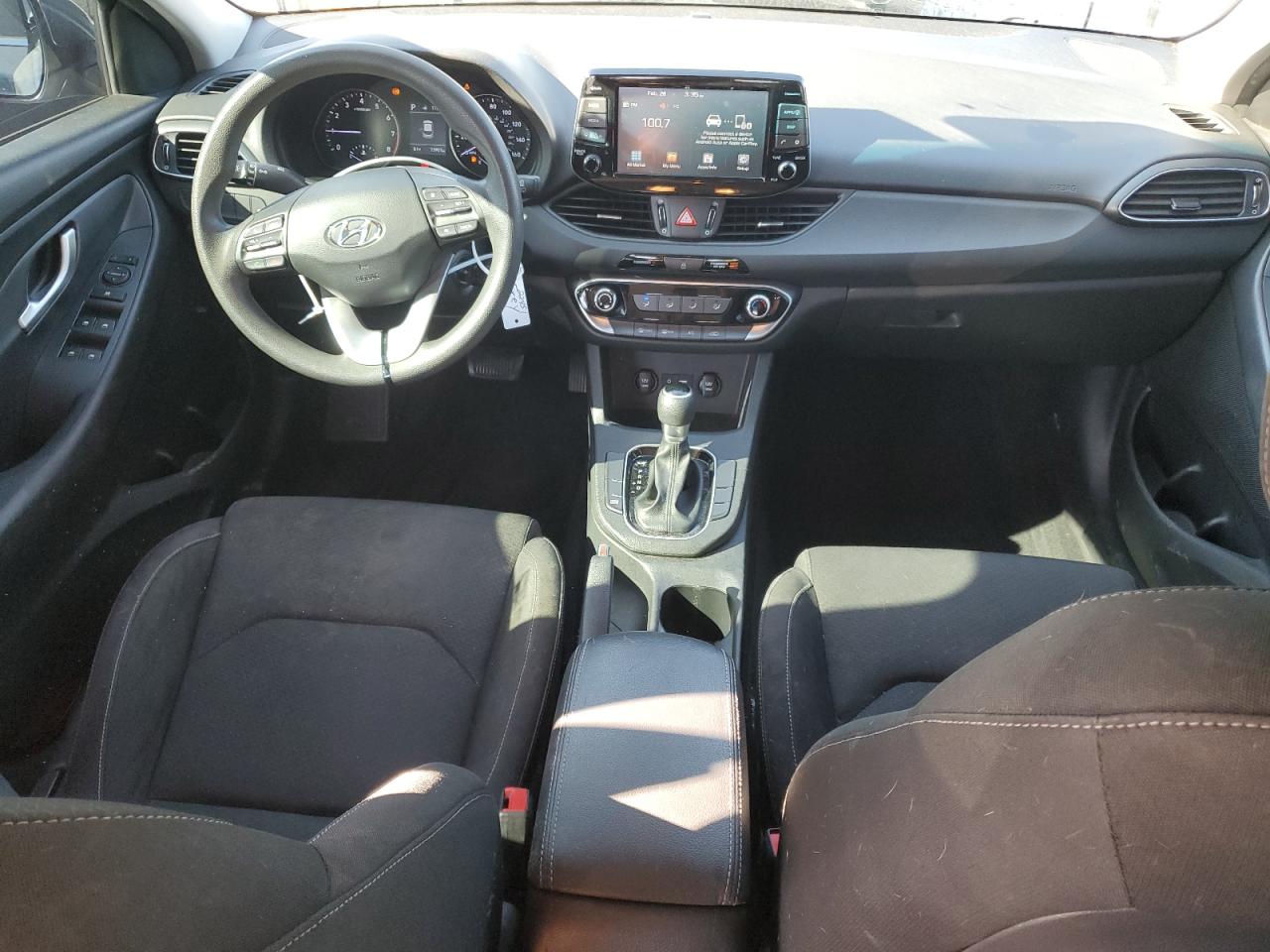 2018 Hyundai Elantra - Image 8