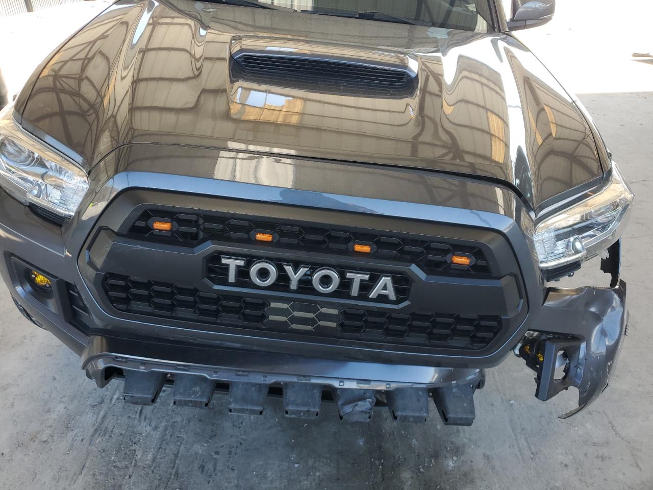 2019 Toyota Tacoma - Image 11
