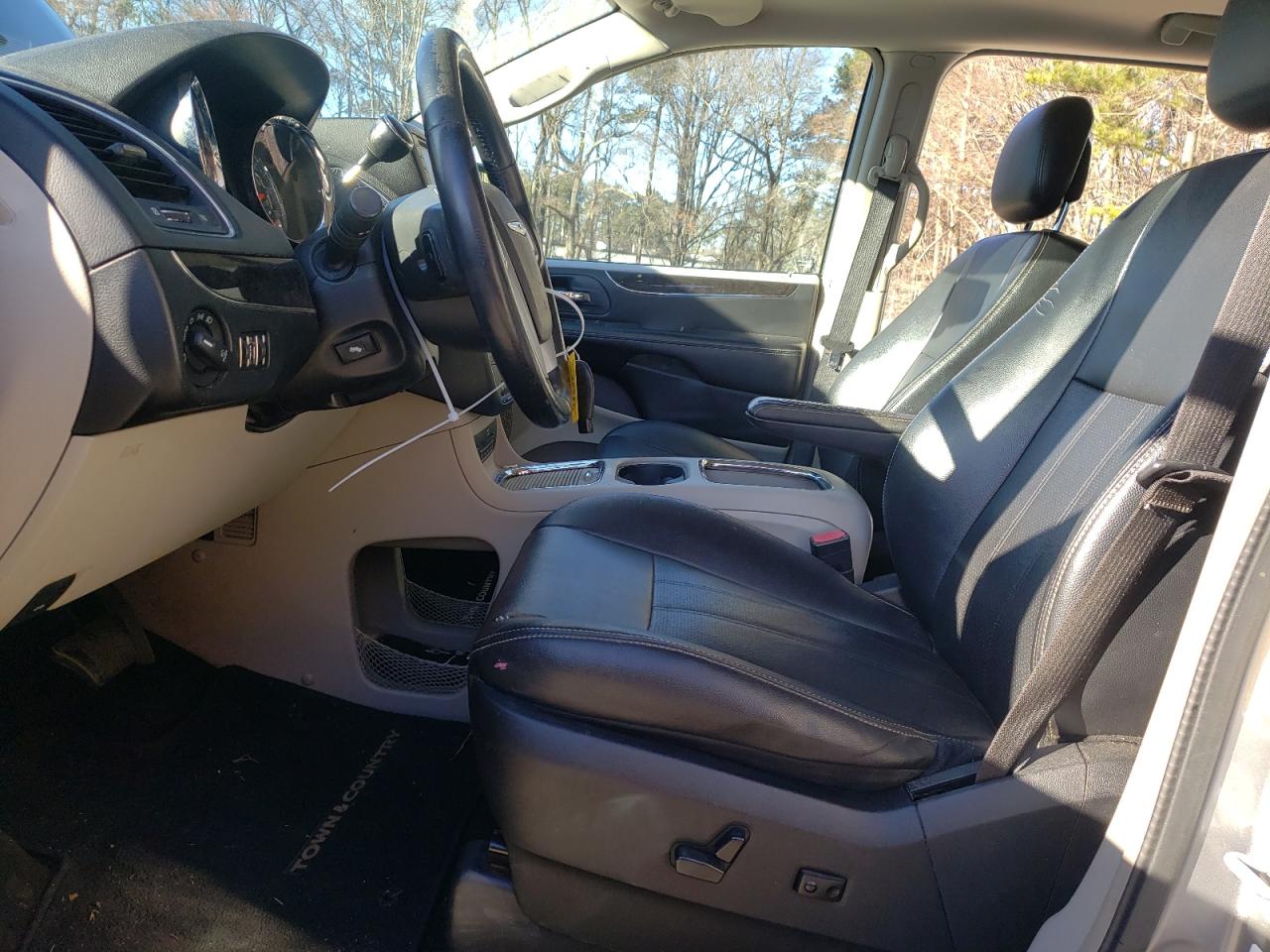 2013 Chrysler Town & Country - Image 7