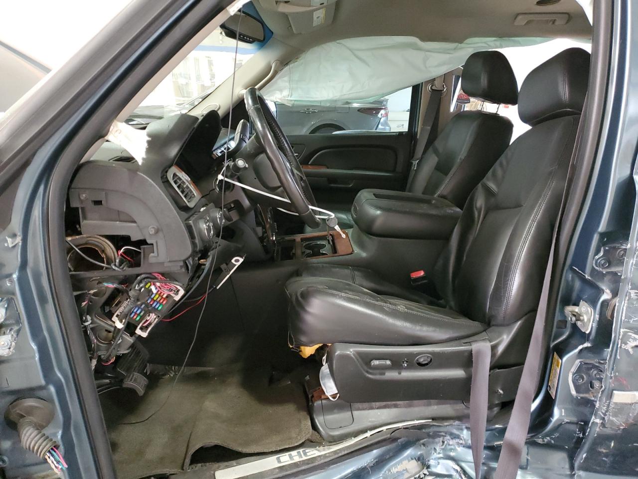 2009 Chevrolet Suburban - Image 7