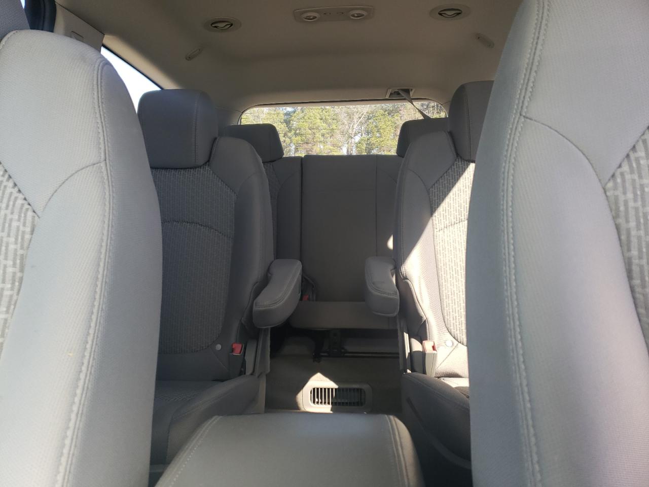 2010 Chevrolet Traverse - Image 10