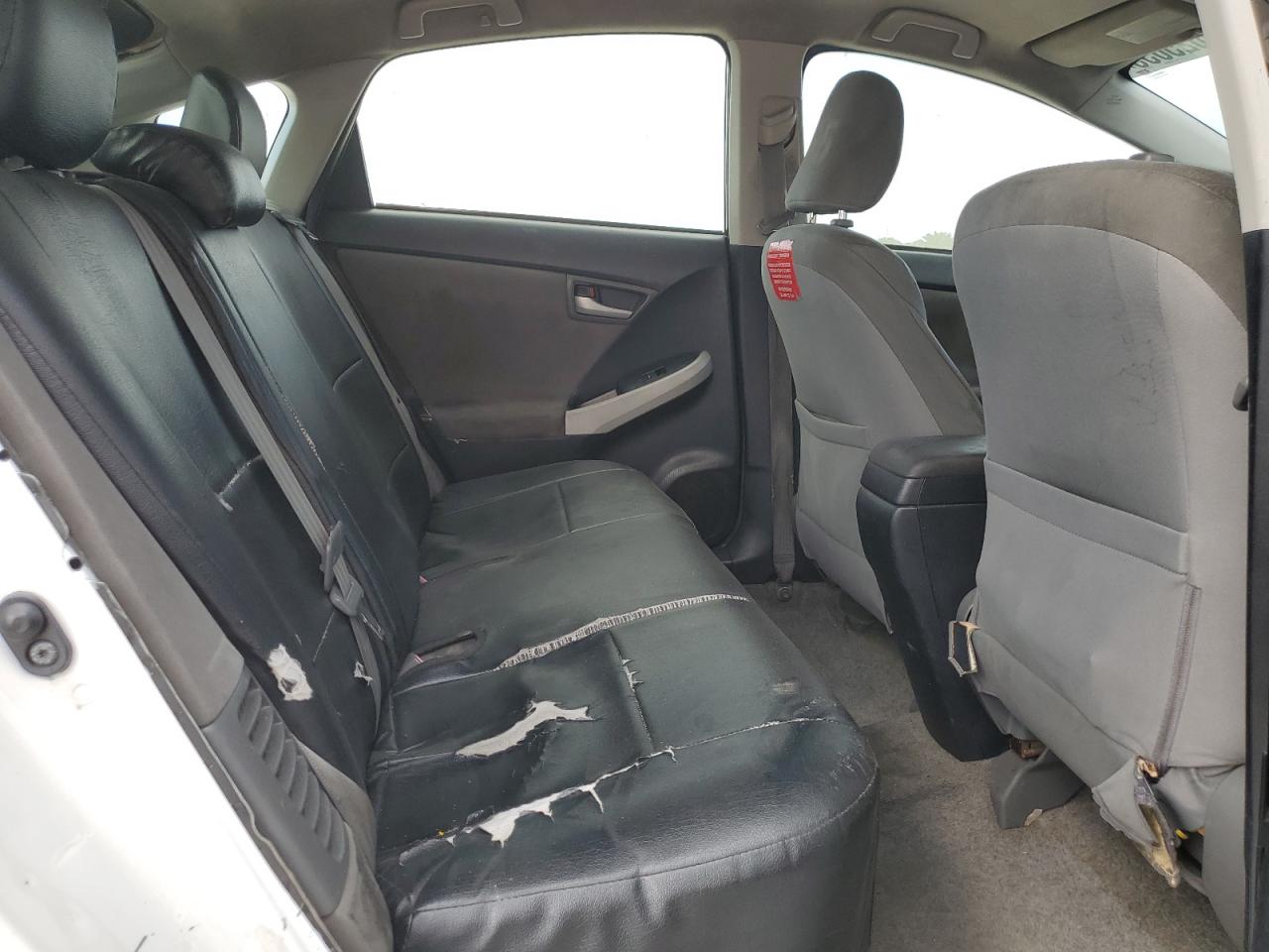 2013 Toyota Prius - Image 11