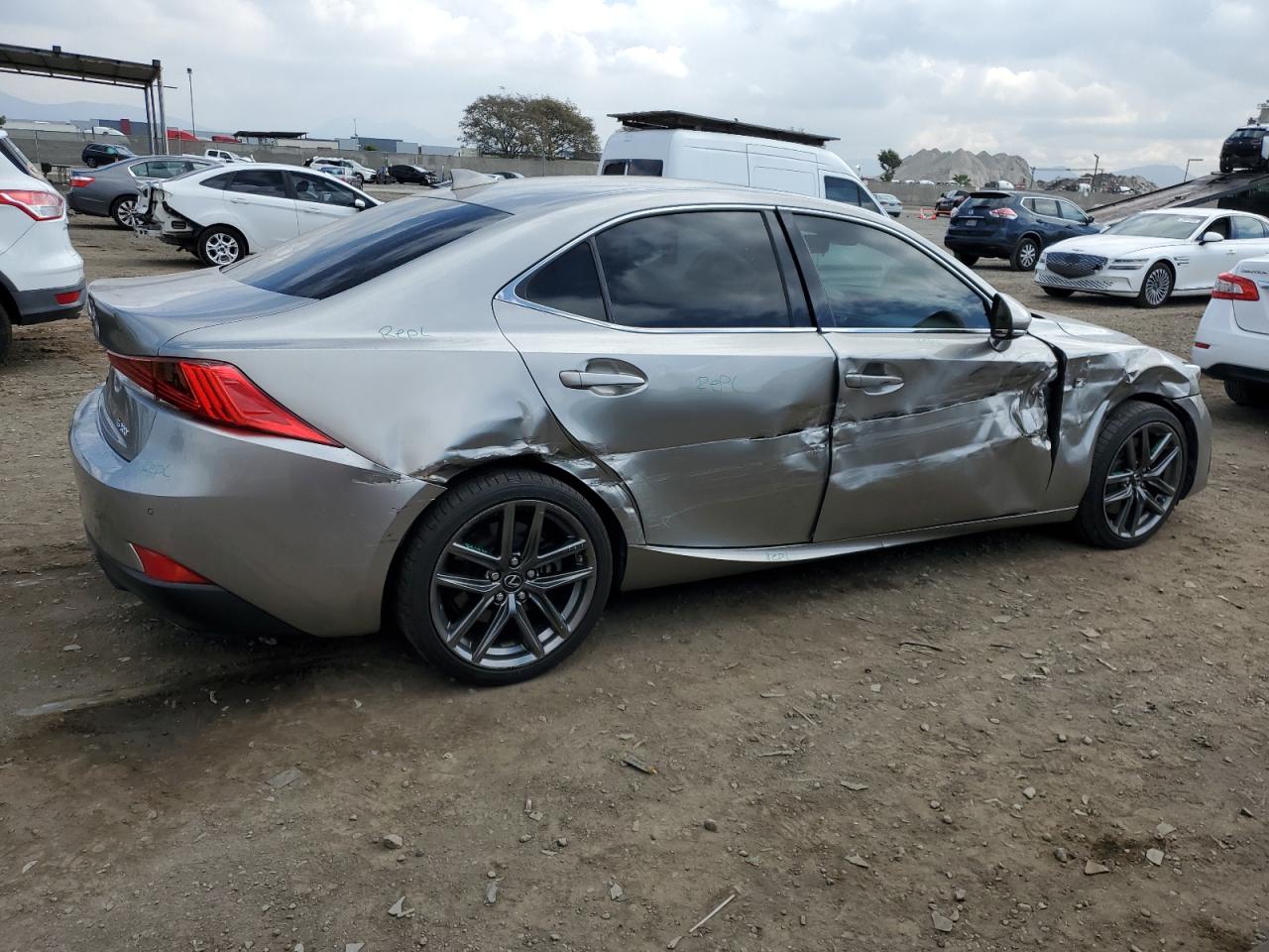 2018 Lexus IS - Image 3