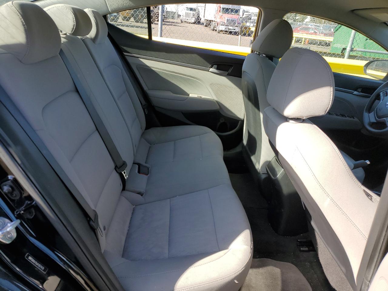 2018 Hyundai Elantra - Image 10