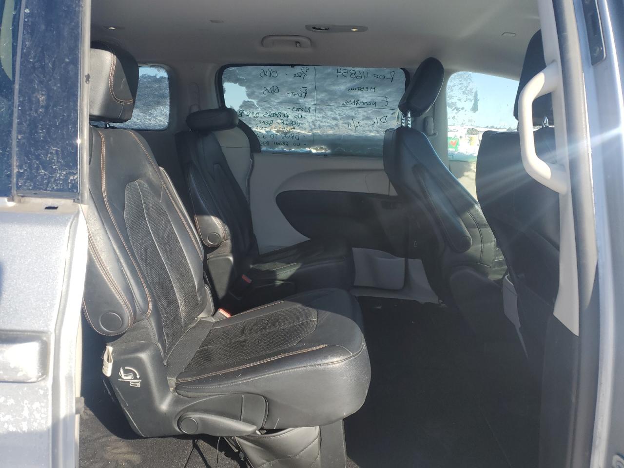 2018 Chrysler Pacifica - Image 11