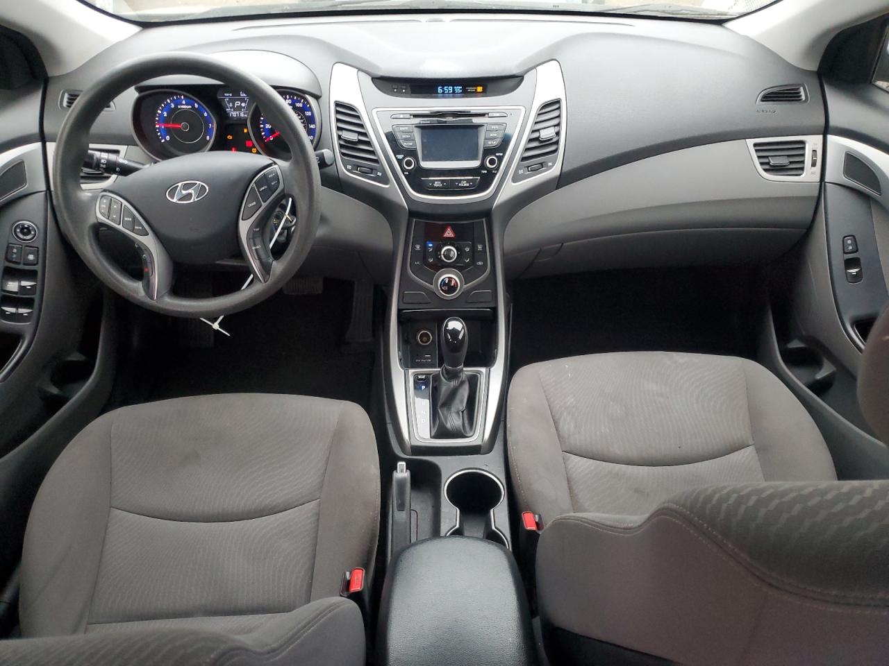 2016 Hyundai Elantra - Image 8