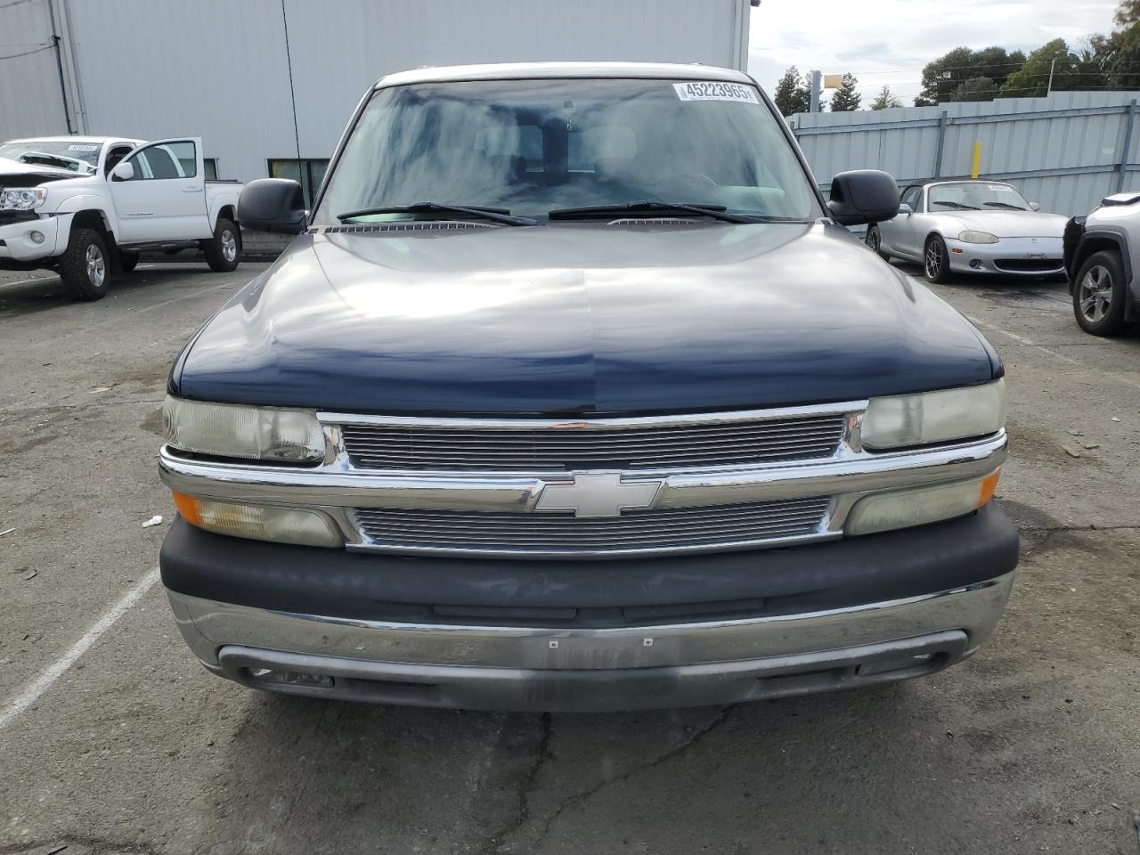 2004 Chevrolet Suburban - Image 5