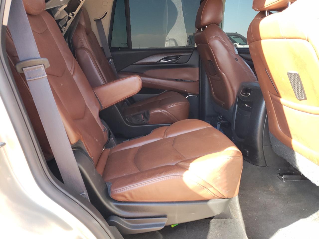 2015 Cadillac Escalade - Image 11