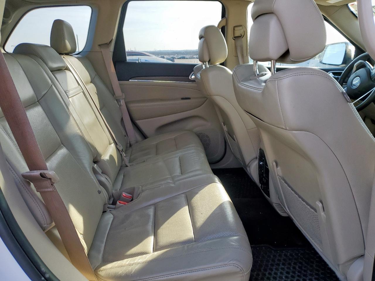 2018 Jeep Grand Cherokee - Image 11