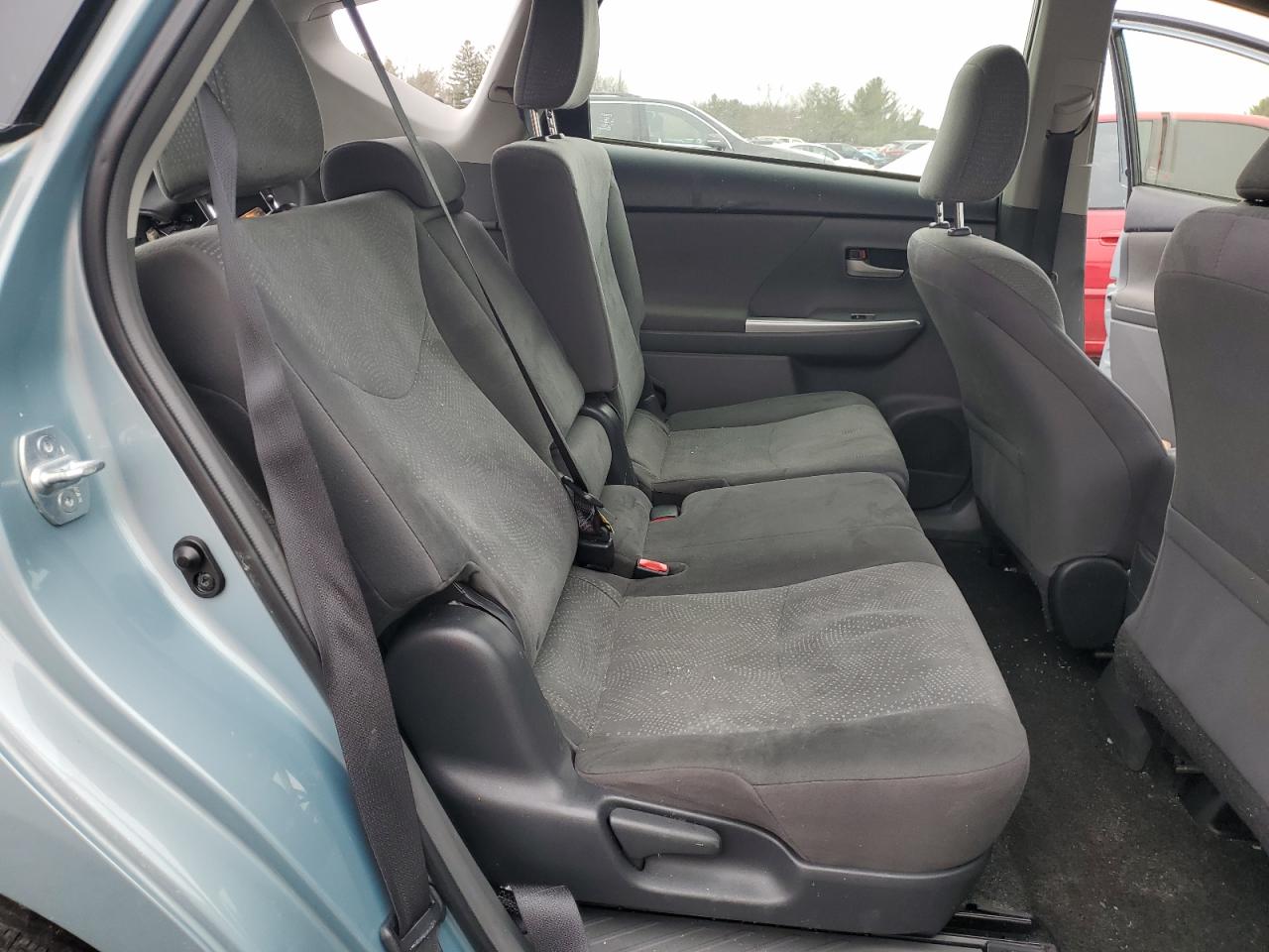 2014 Toyota Prius - Image 11