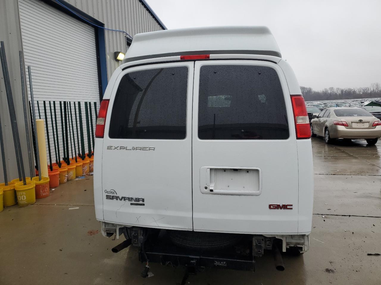 2015 GMC Savana - Image 6