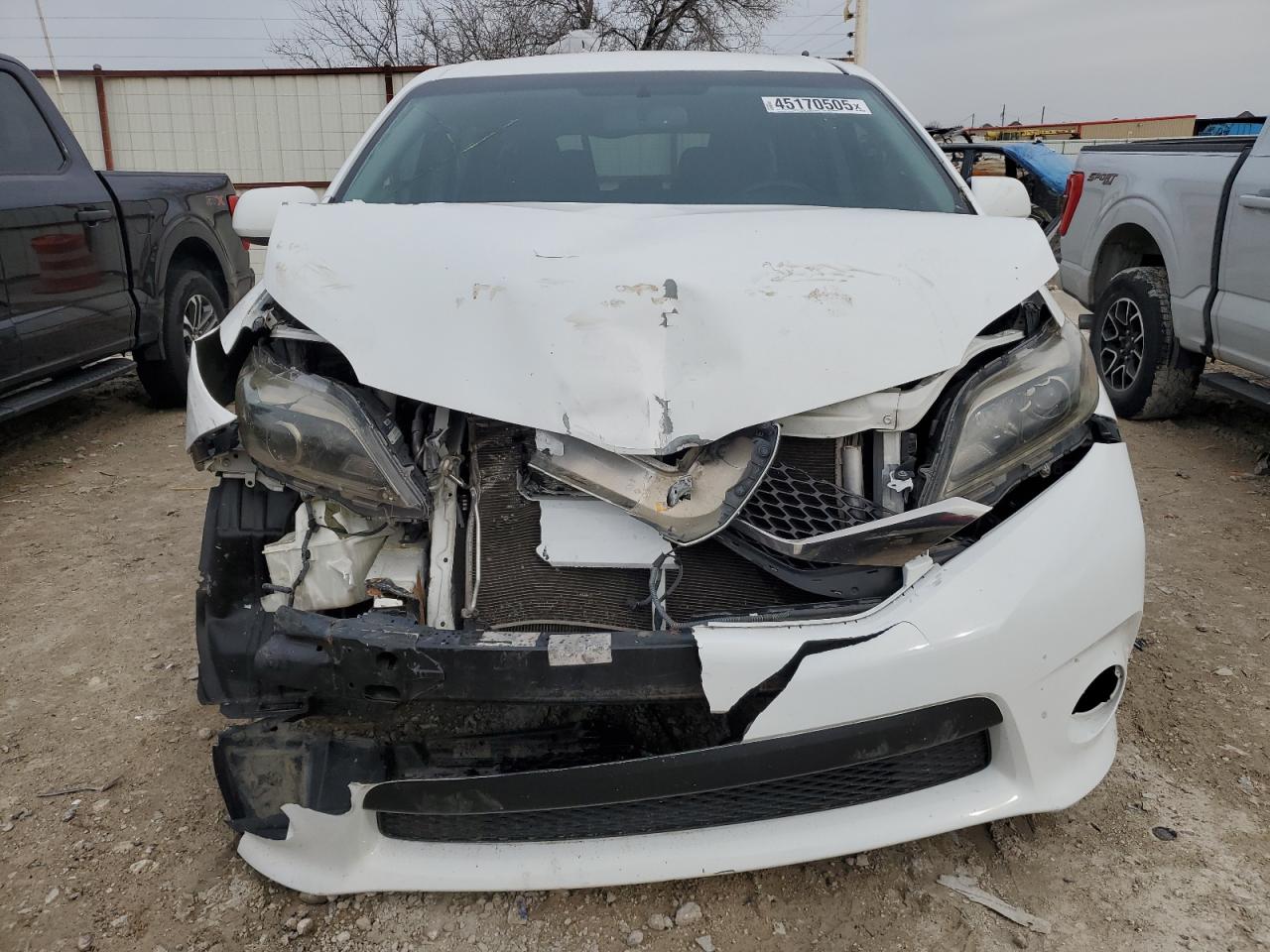 2017 Toyota Sienna - Image 5