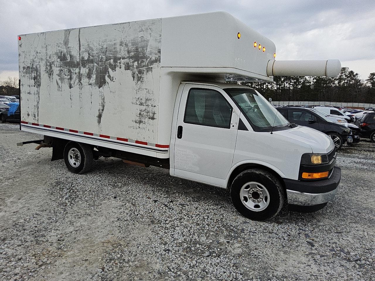 2018 Chevrolet Express - Image 4
