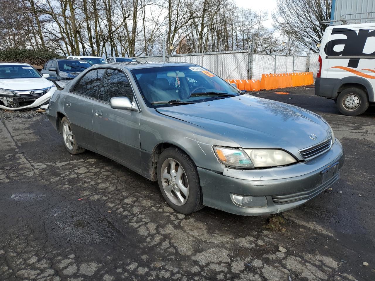 2001 Lexus ES - Image 4