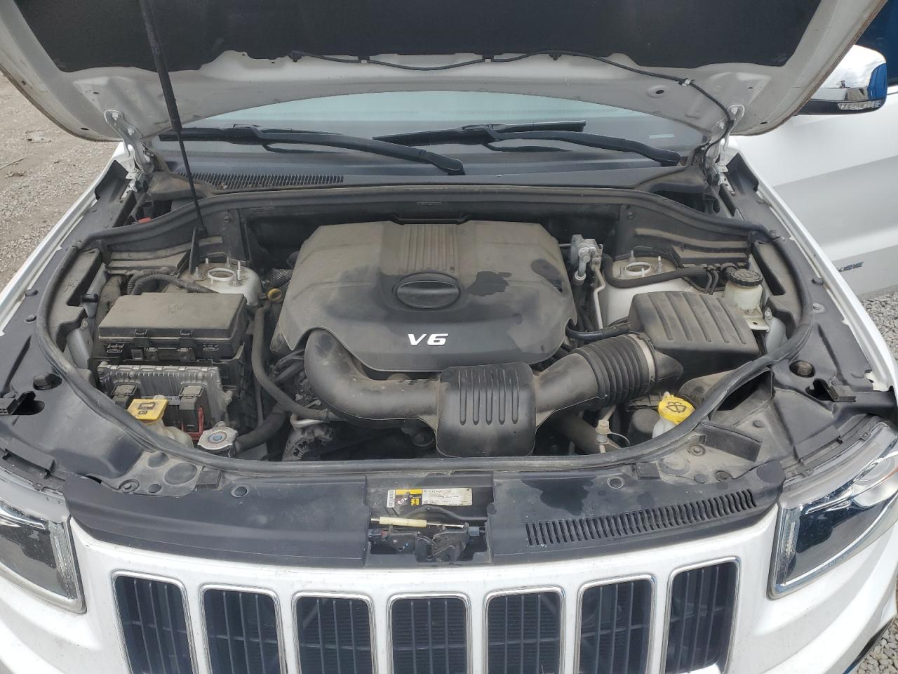 2015 Jeep Grand Cherokee - Image 12