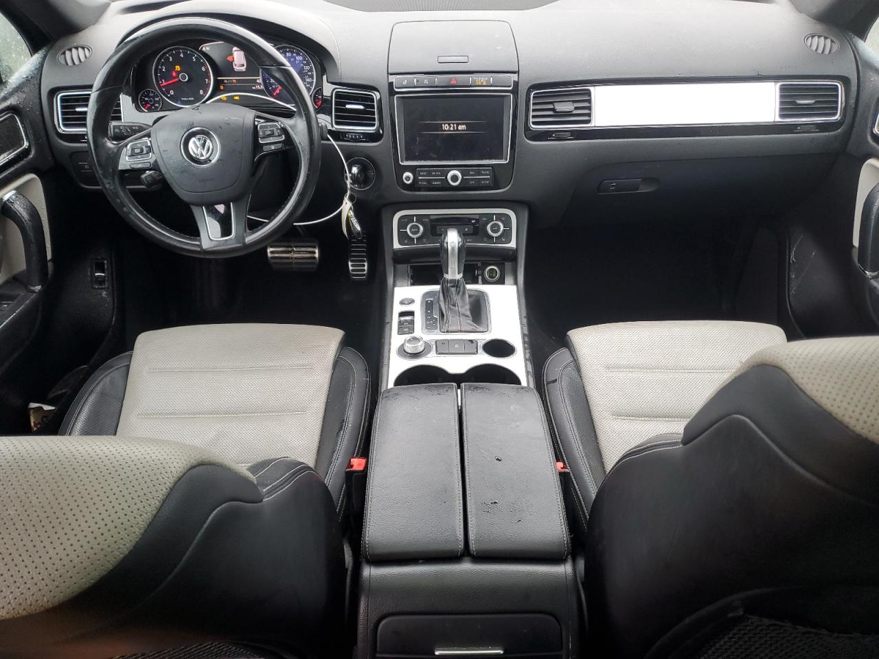 2017 Volkswagen Touareg - Image 8