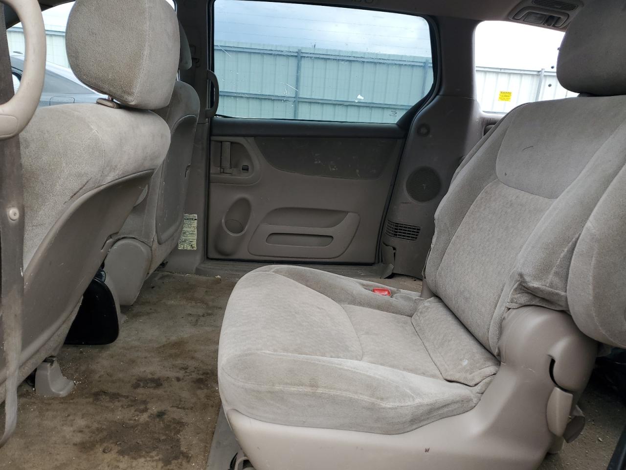 2005 Toyota Sienna - Image 11