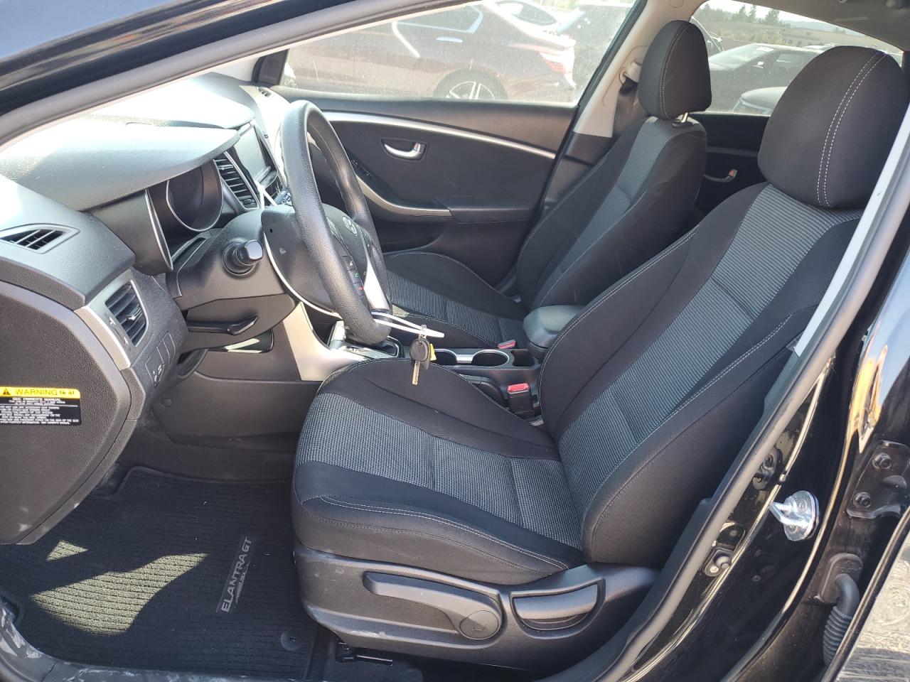 2016 Hyundai Elantra - Image 7