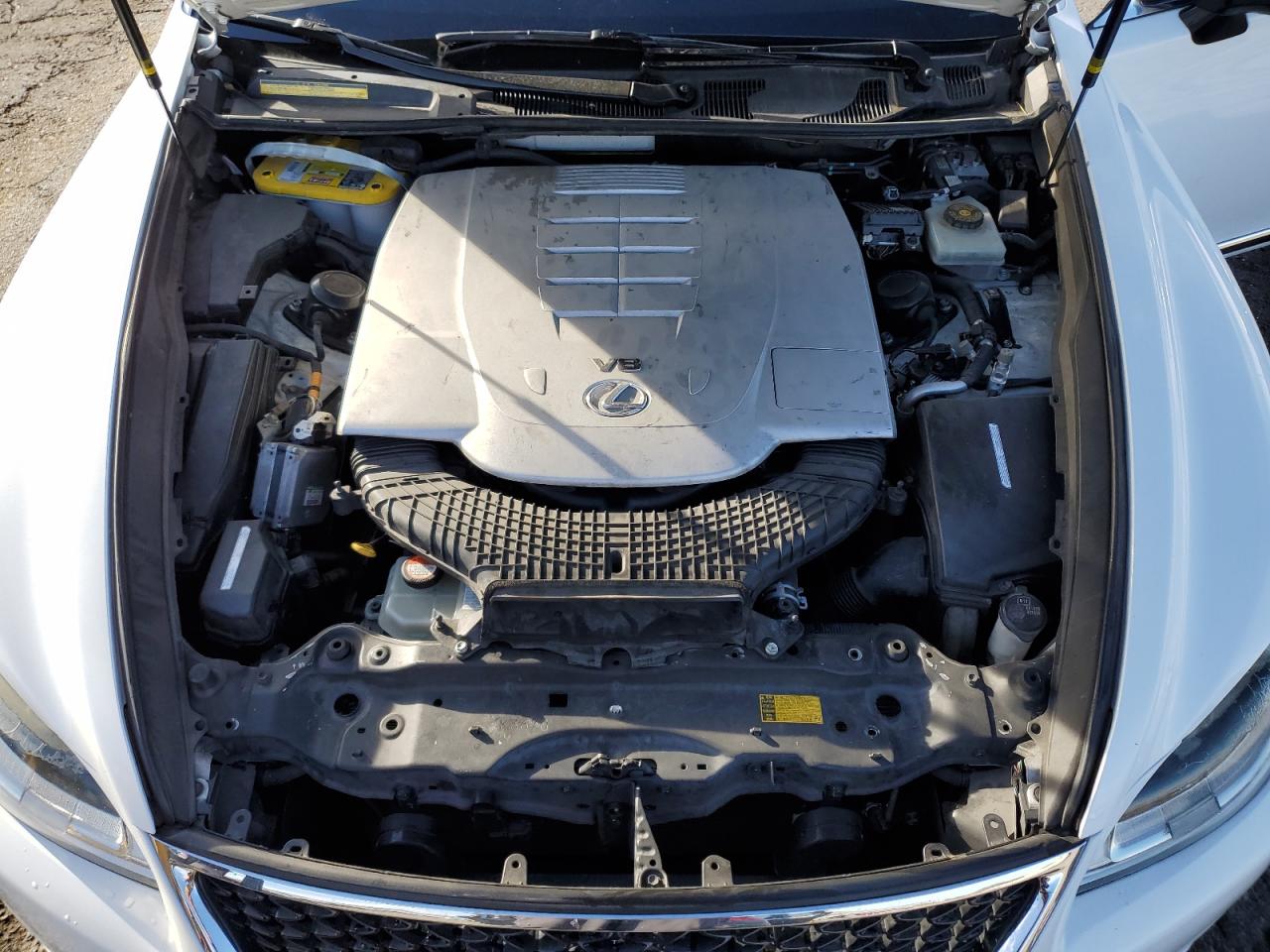 2015 Lexus LS - Image 11