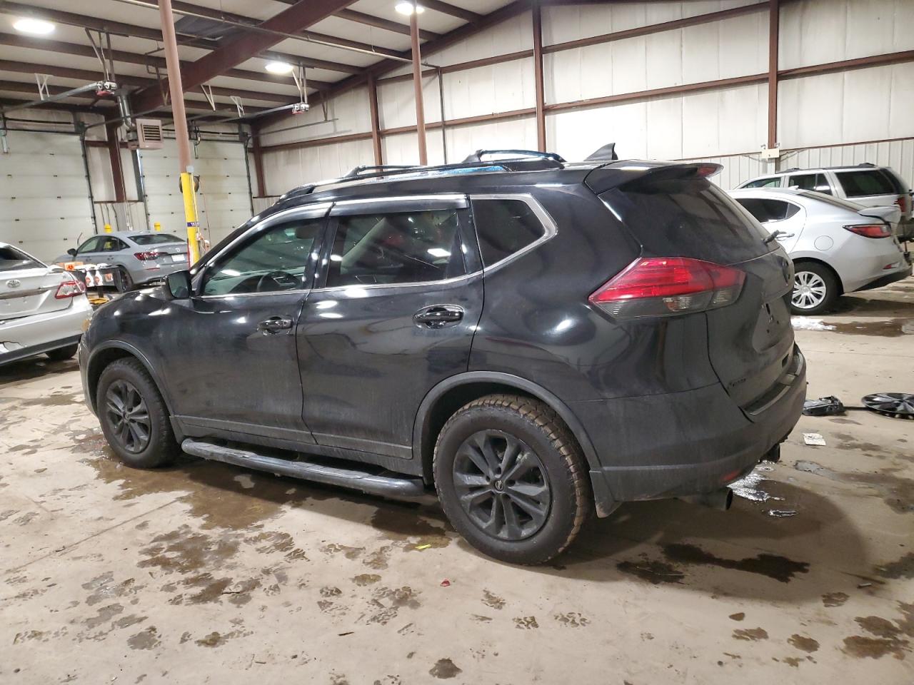 2016 Nissan Rogue - Image 2