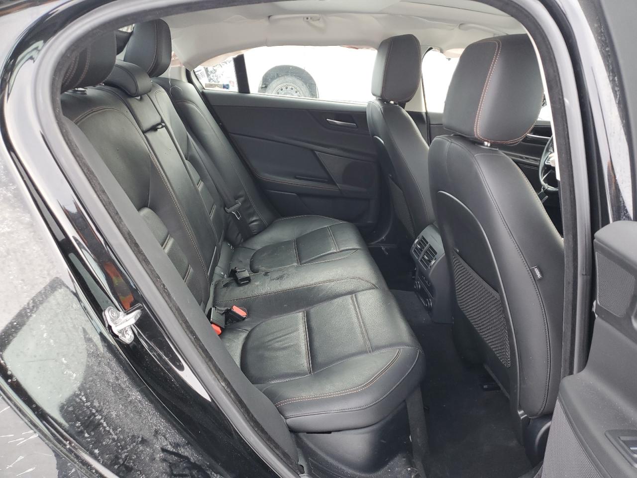 2017 Jaguar XE - Image 10