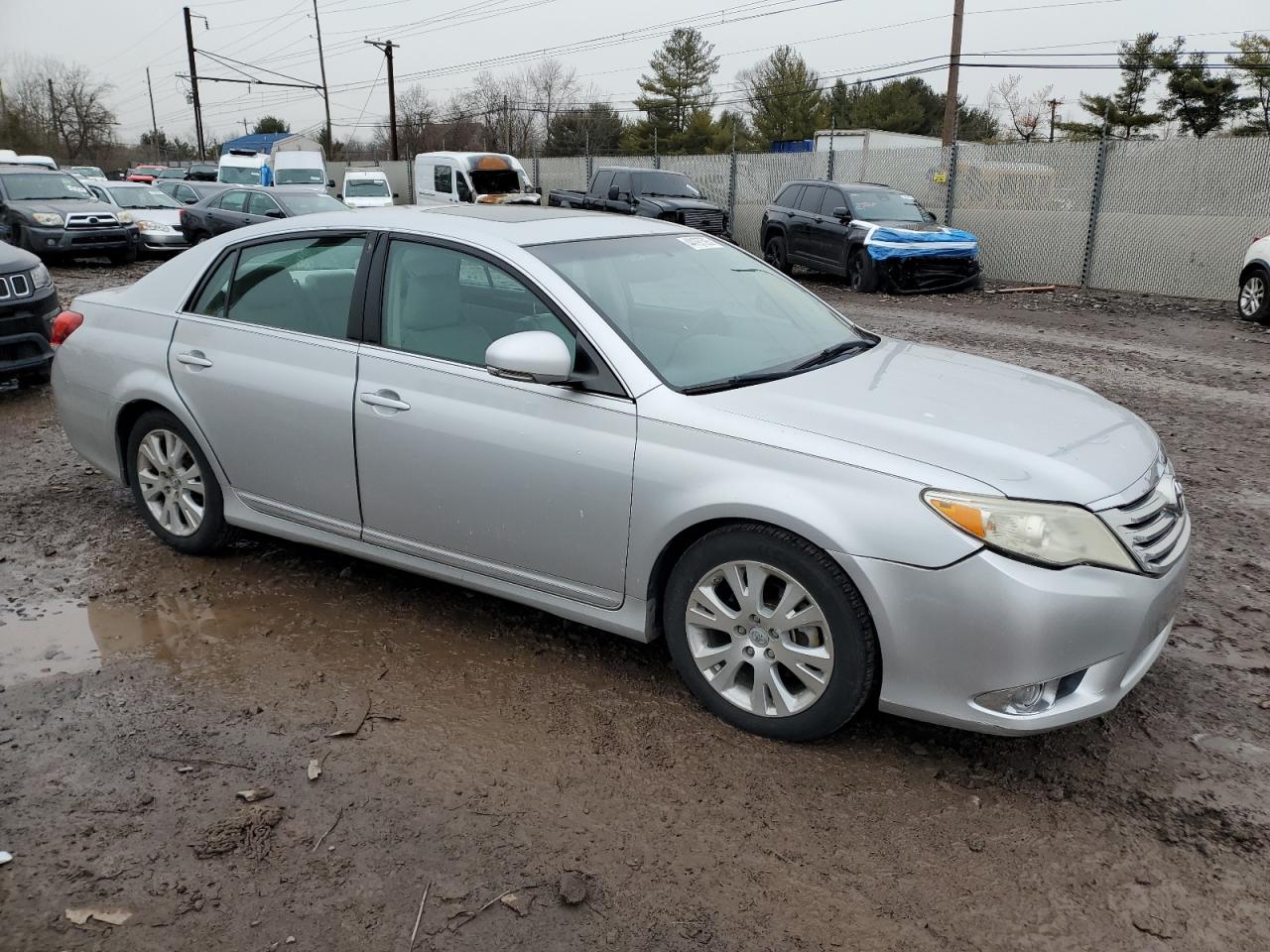 2011 Toyota Avalon - Image 4