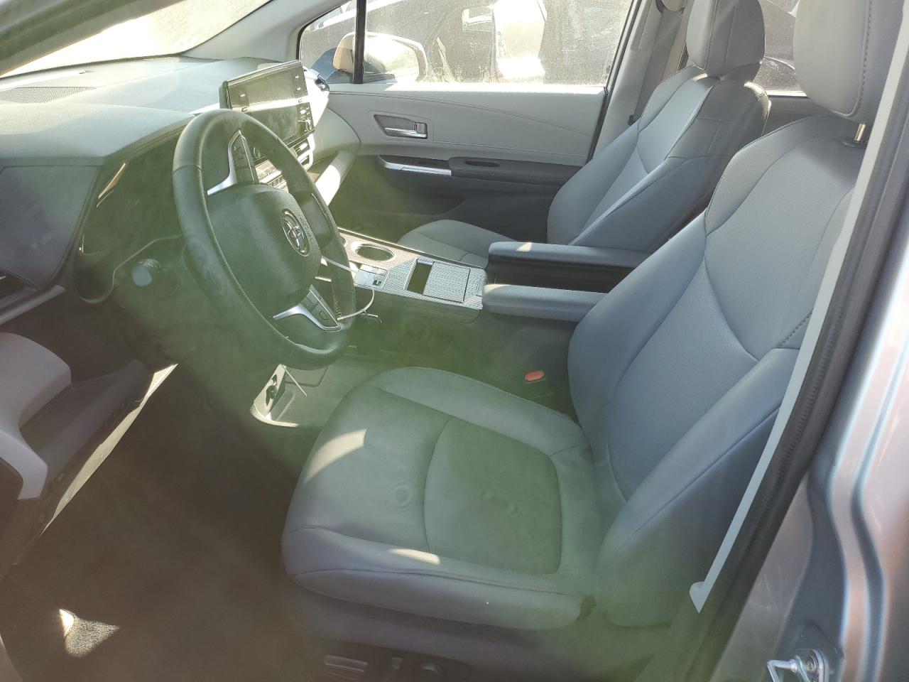 2022 Toyota Sienna - Image 7