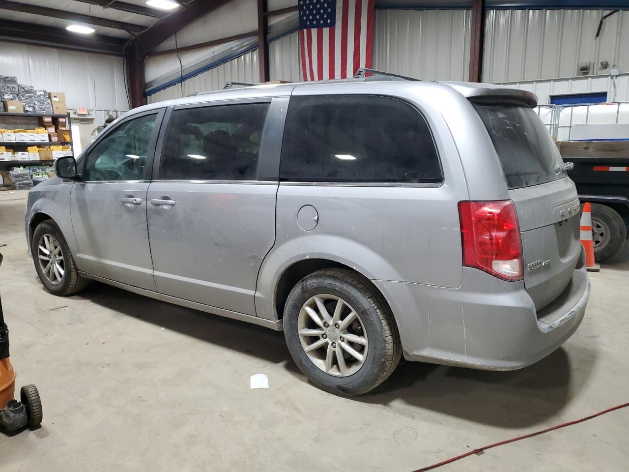 2018 Dodge Caravan - Image 2