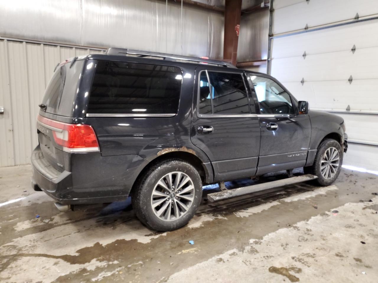 2015 Lincoln Navigator - Image 3