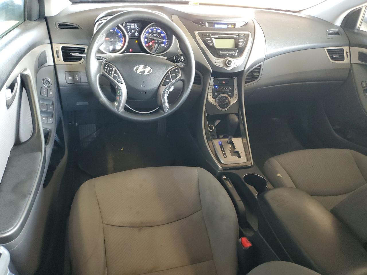 2013 Hyundai Elantra - Image 8
