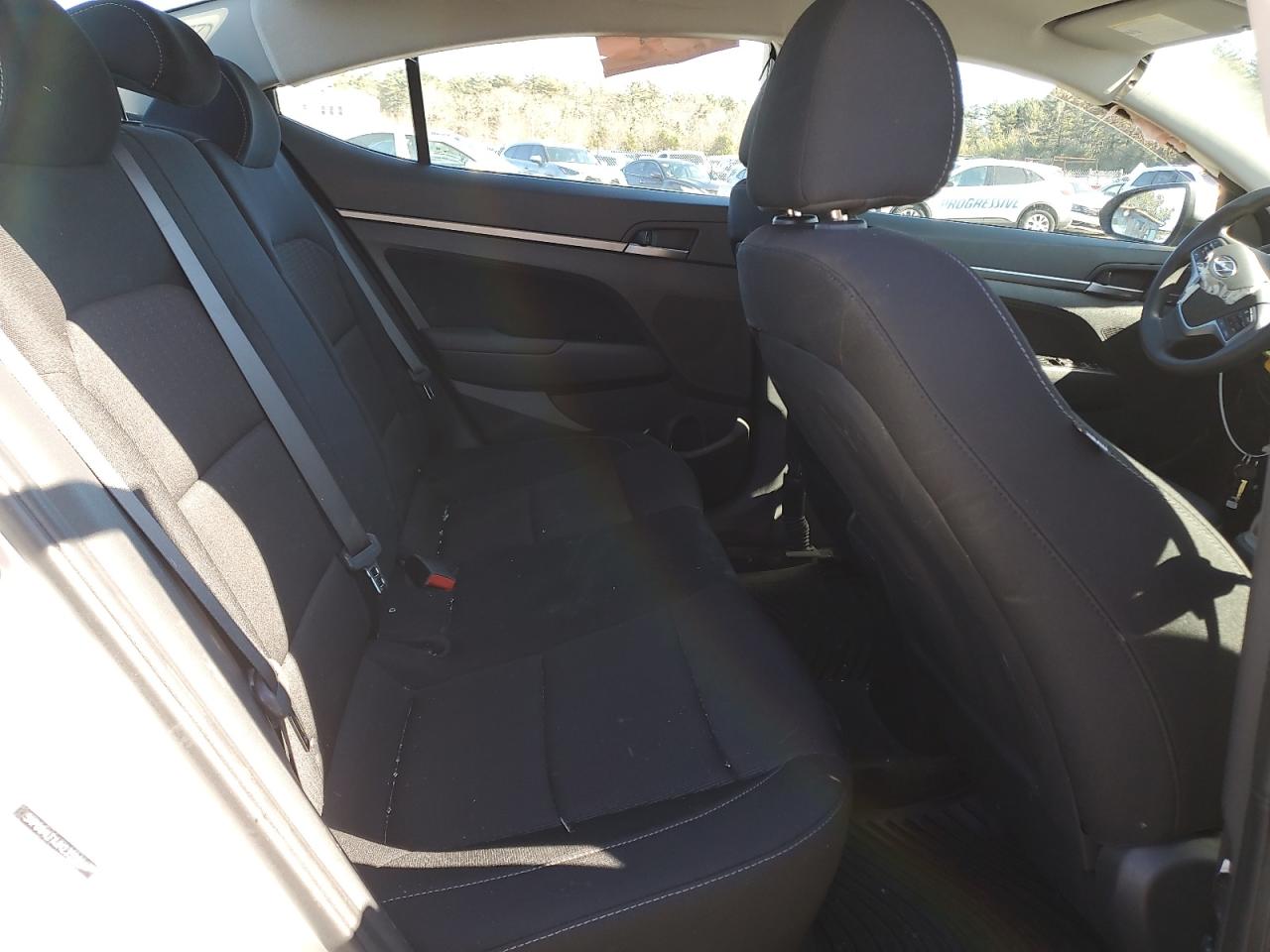 2018 Hyundai Elantra - Image 10