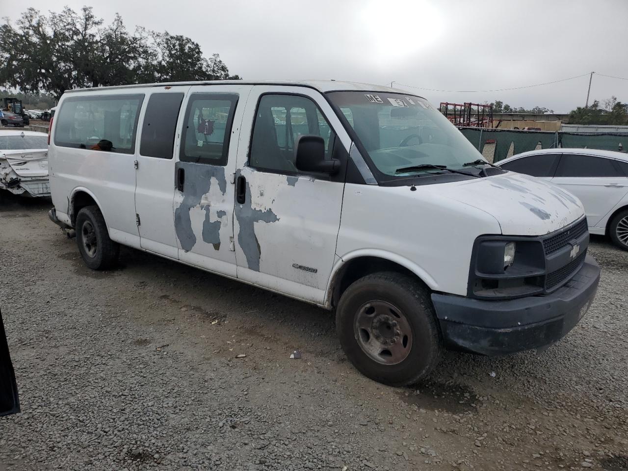 2004 Chevrolet Express - Image 4