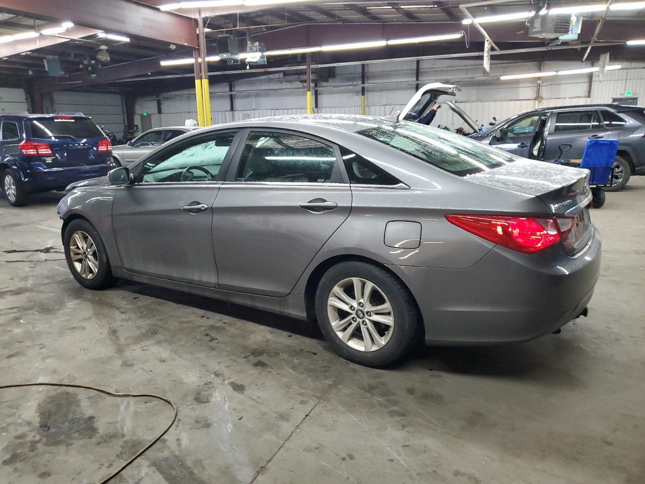 2011 Hyundai Sonata - Image 2