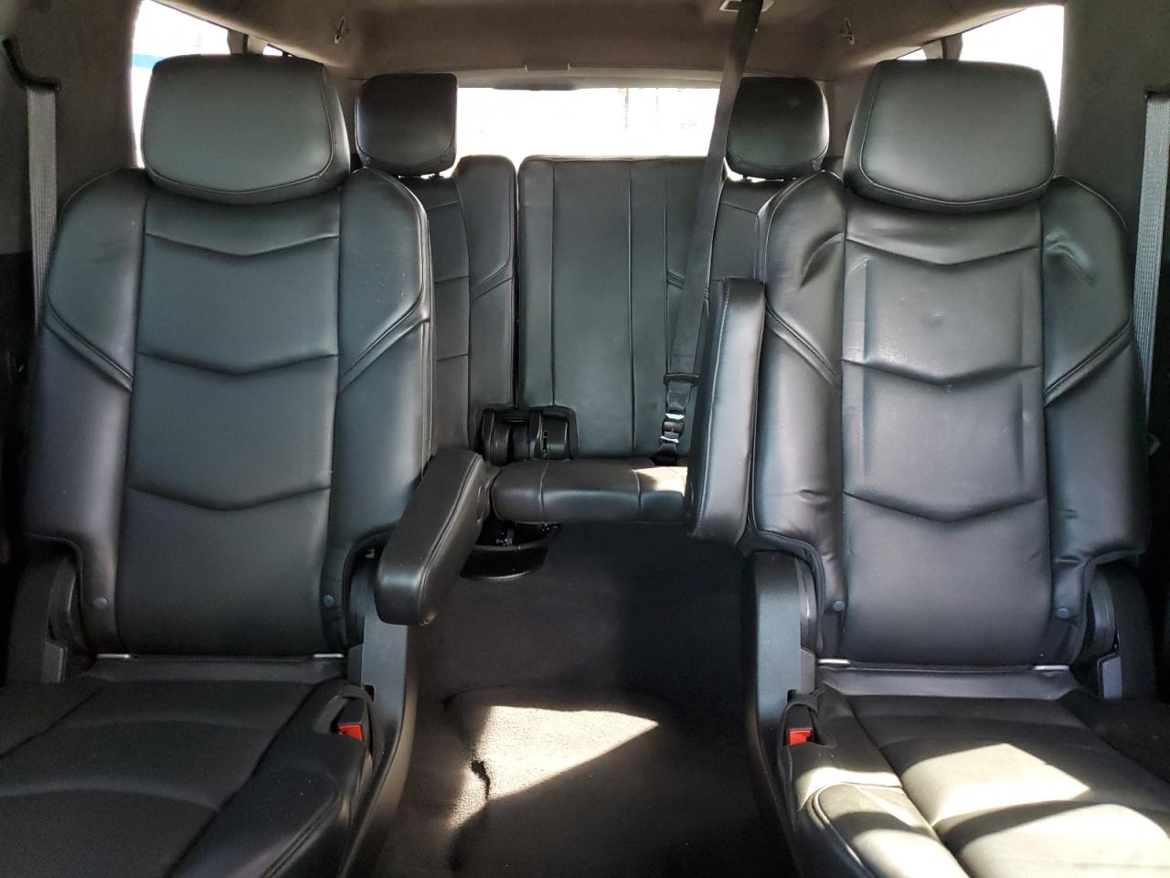2020 Cadillac Escalade - Image 10