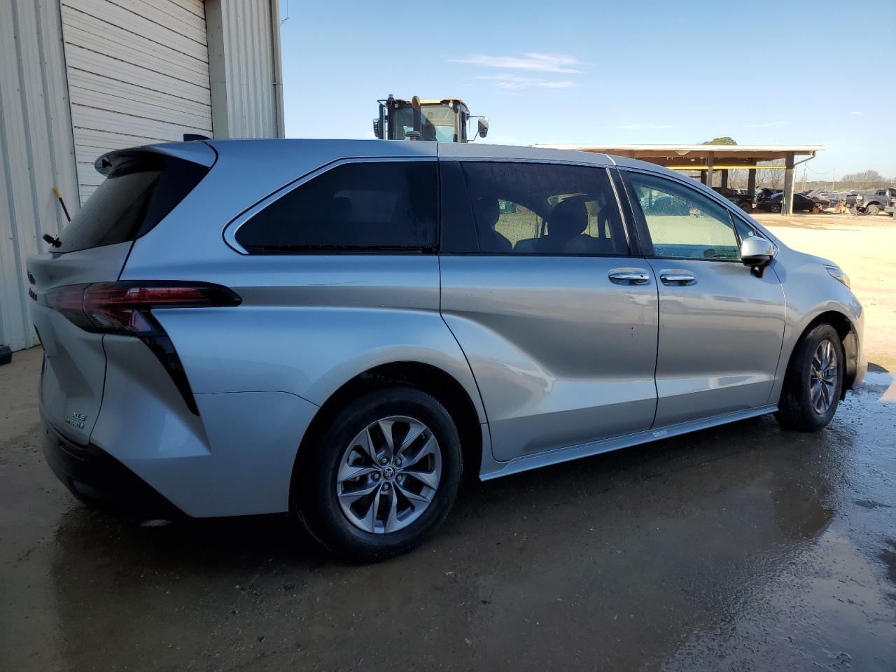 2022 Toyota Sienna - Image 3