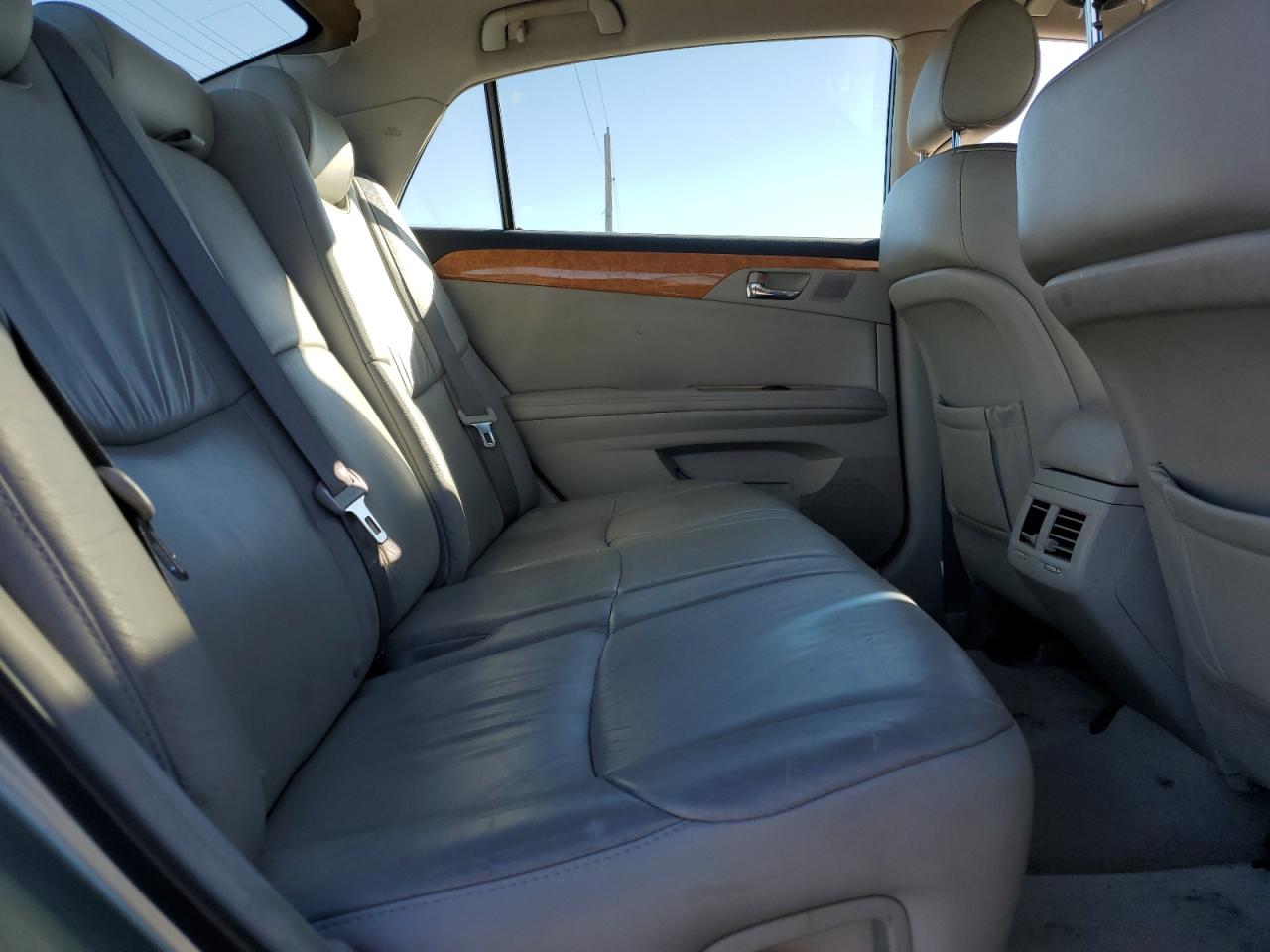 2005 Toyota Avalon - Image 11