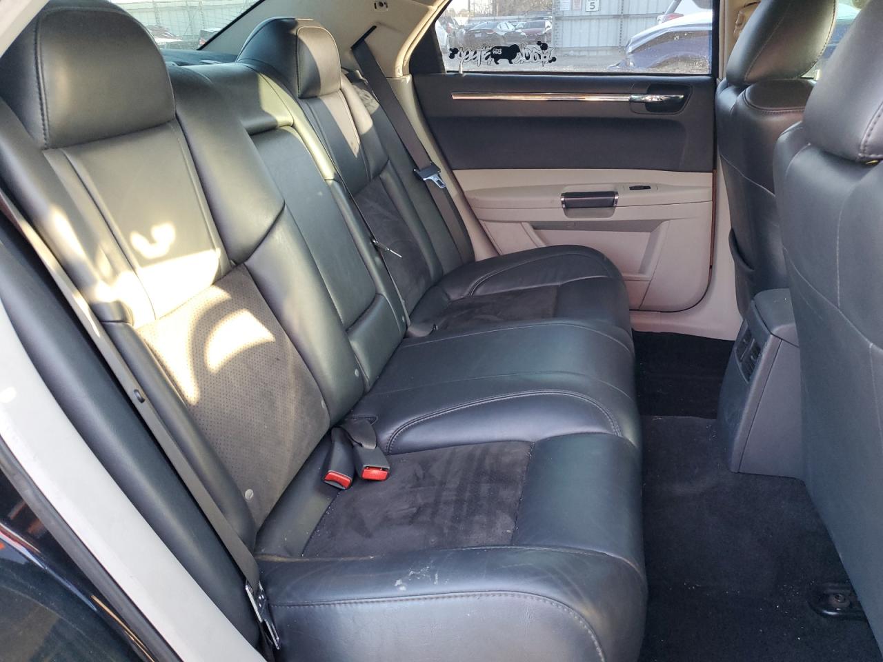 2006 Chrysler 300 - Image 10