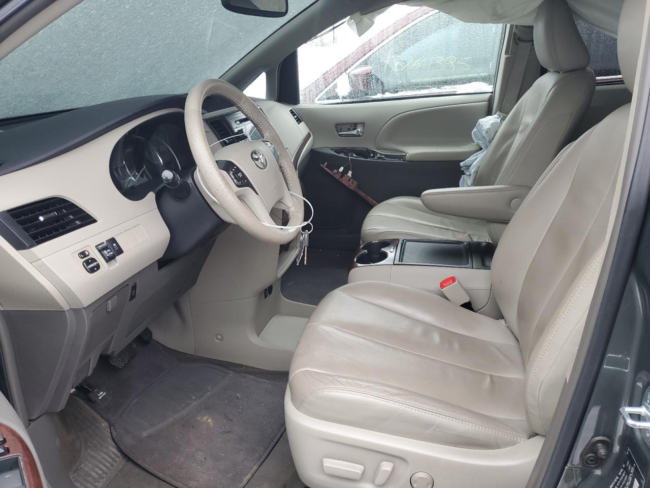 2014 Toyota Sienna - Image 7