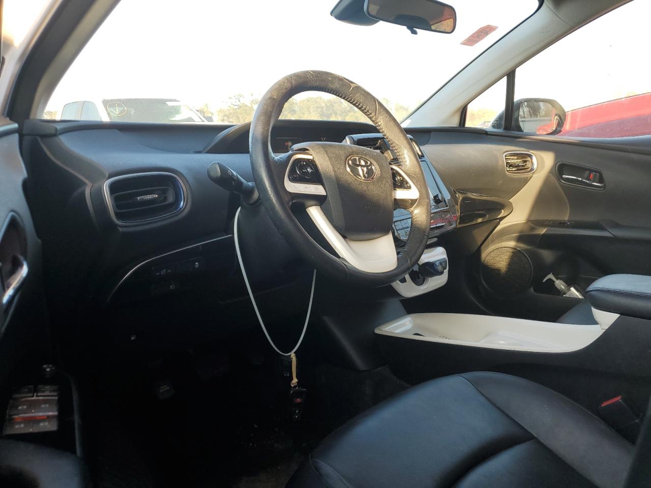 2016 Toyota Prius - Image 8