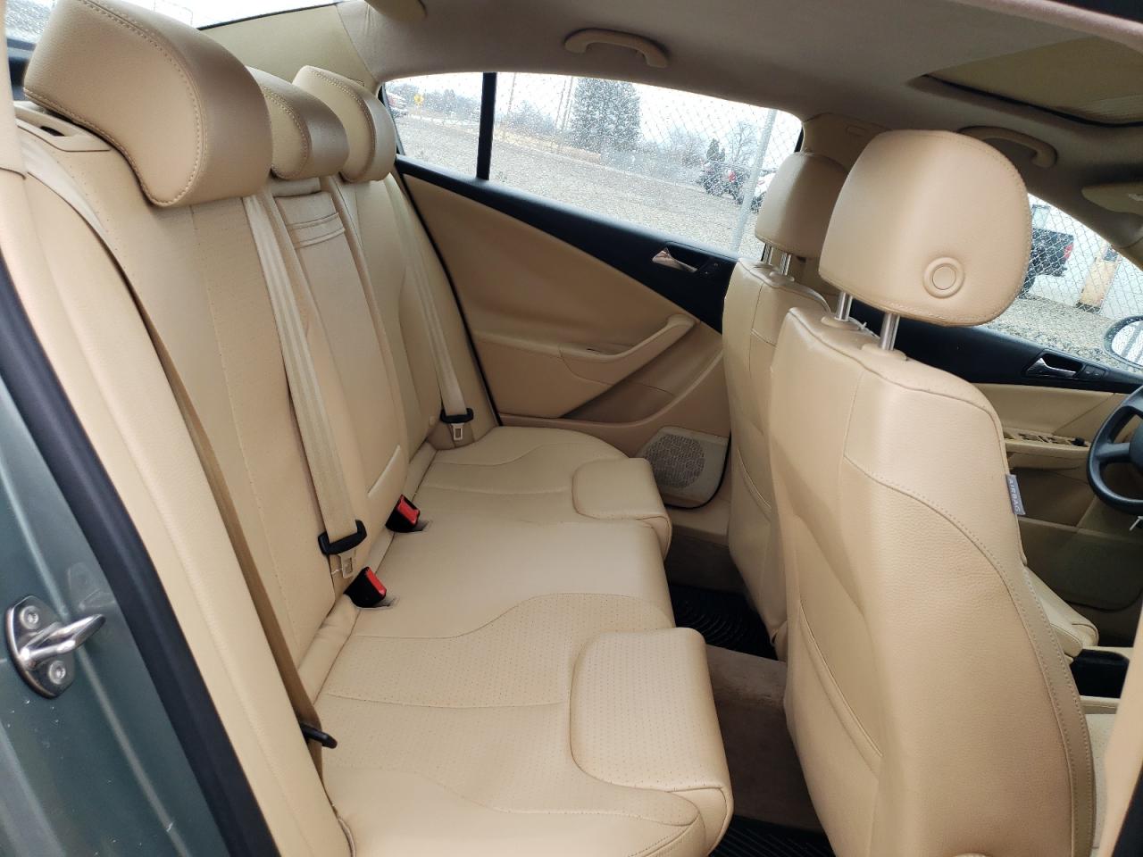 2006 Volkswagen Passat - Image 10