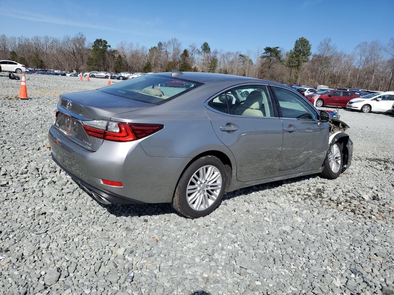 2018 Lexus ES - Image 3