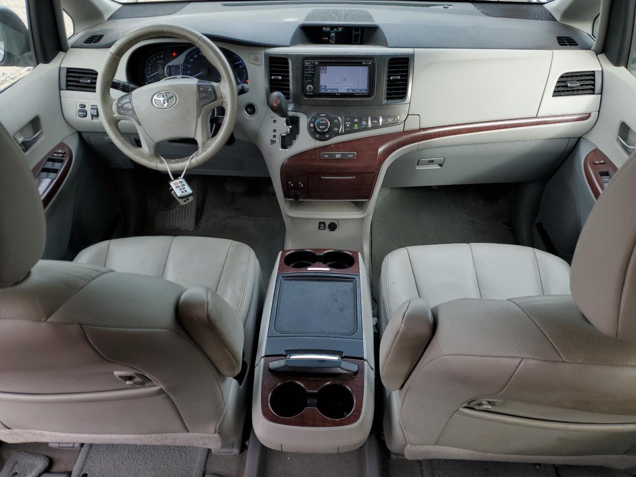 2014 Toyota Sienna - Image 8