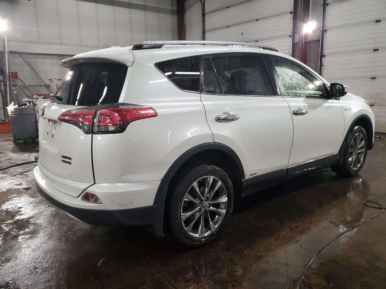 2018 Toyota RAV 4 - Image 3